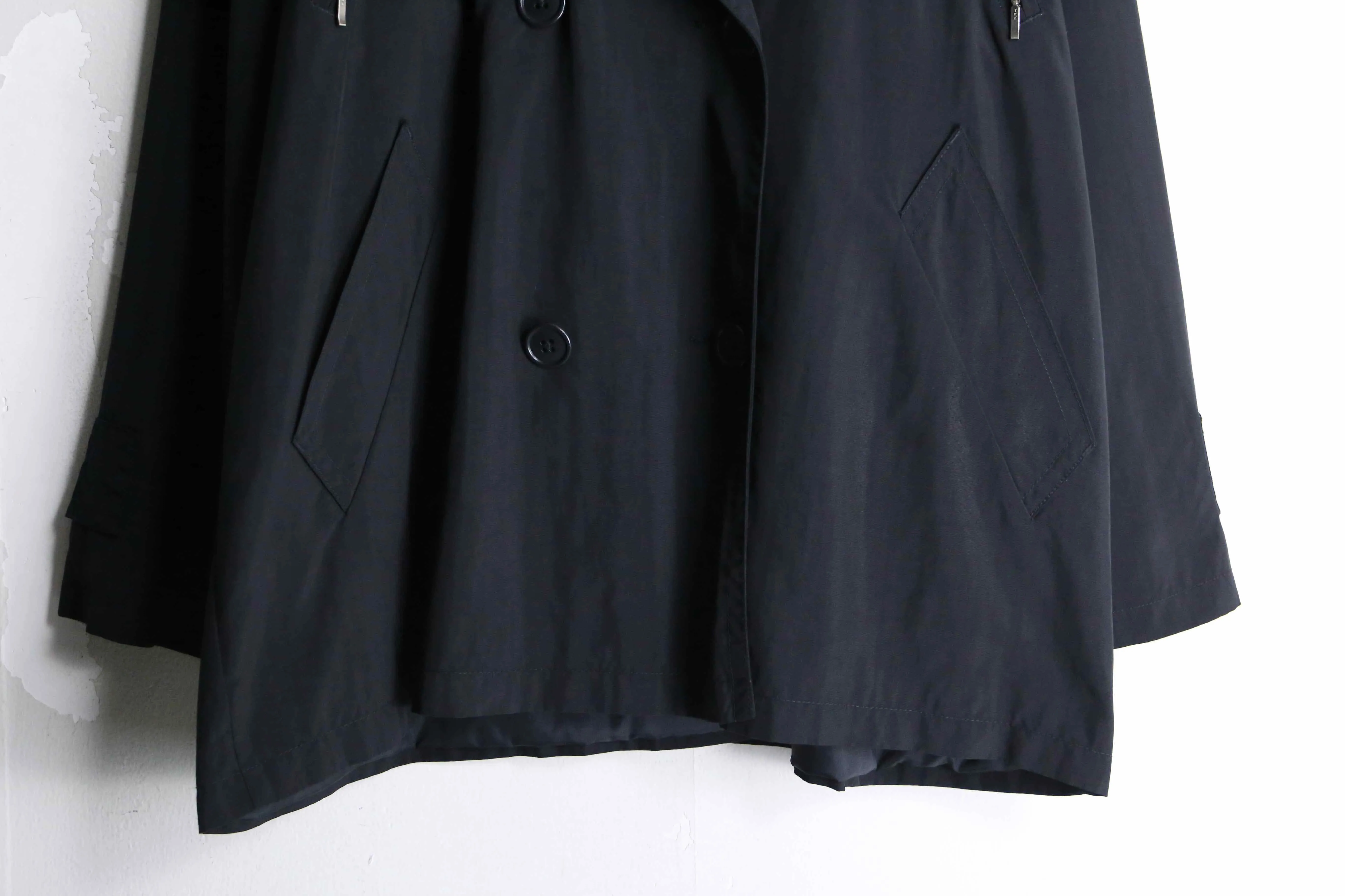 "Eddie Bauer" black color short trench coat