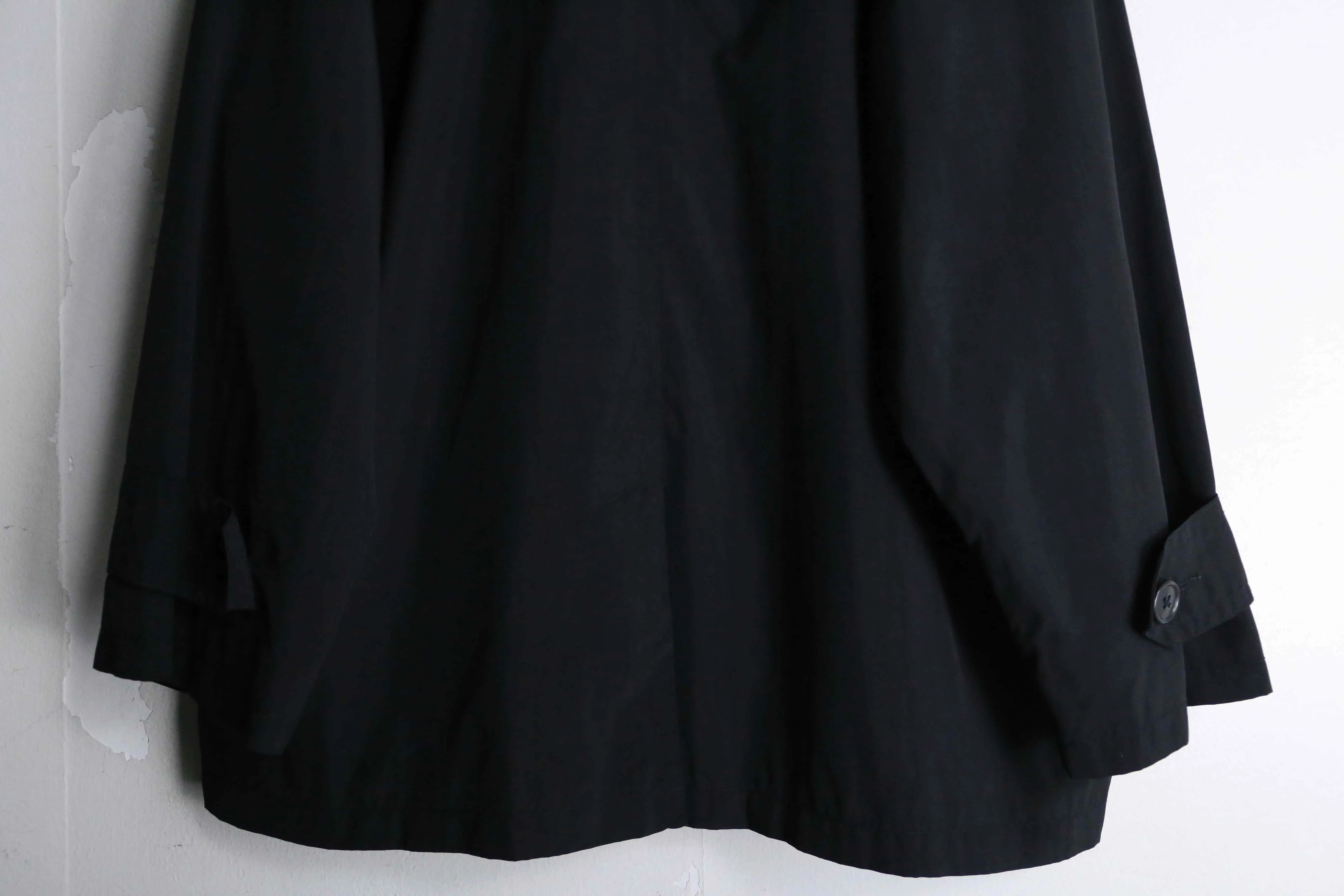 "Eddie Bauer" black color short trench coat