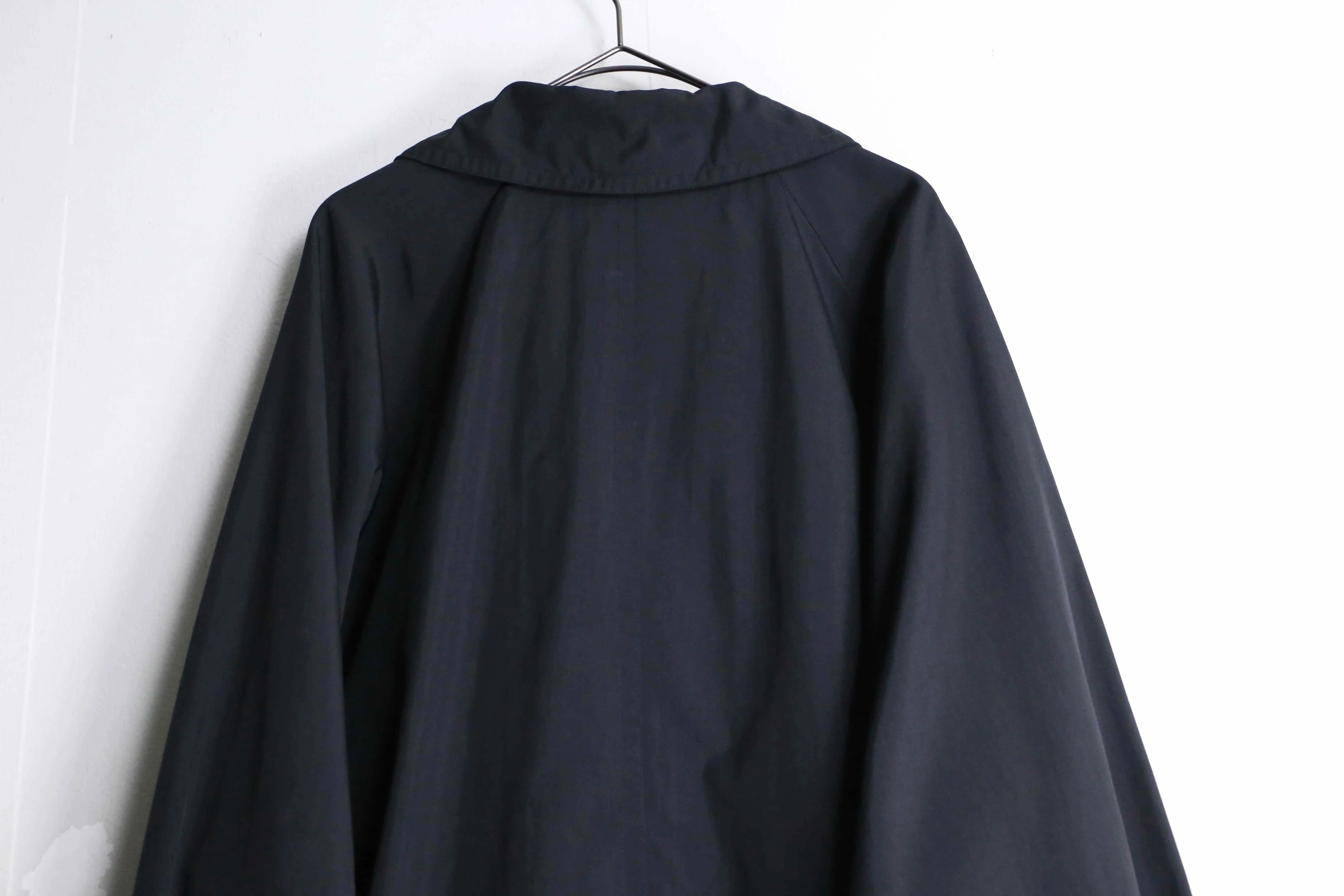 "Eddie Bauer" black color short trench coat